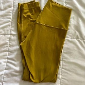 NWOT Lululemon Align Crop 21” size 6